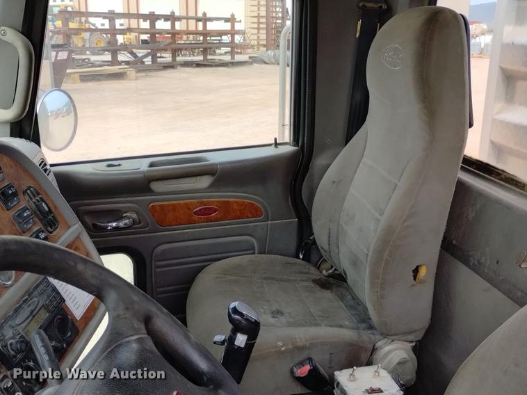 image for item DN6450 2006 Peterbilt 379  semi truck