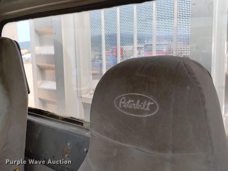 image for item DN6450 2006 Peterbilt 379  semi truck