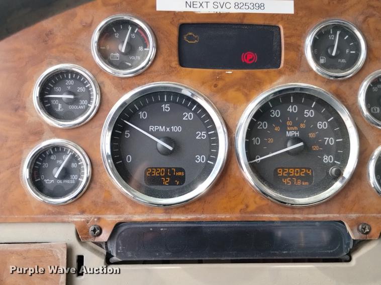 image for item DN6450 2006 Peterbilt 379  semi truck