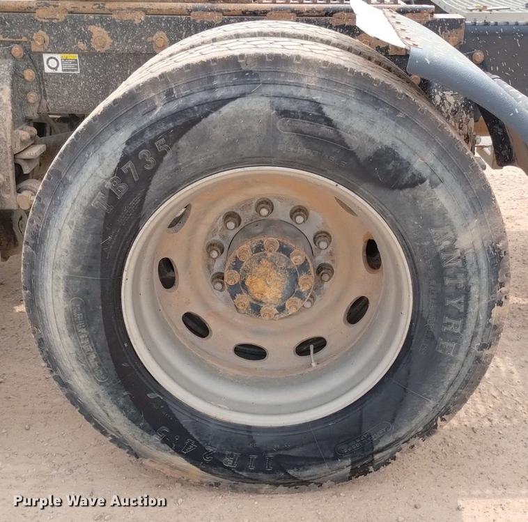 image for item DN6450 2006 Peterbilt 379  semi truck