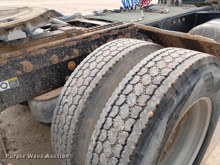 image for item DN6450 2006 Peterbilt 379  semi truck