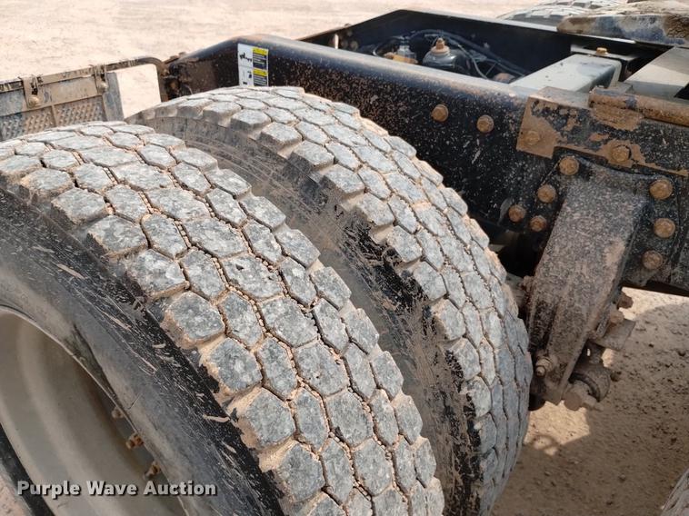 image for item DN6450 2006 Peterbilt 379  semi truck