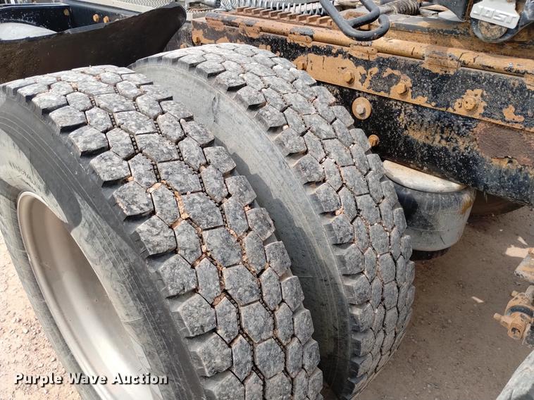 image for item DN6450 2006 Peterbilt 379  semi truck