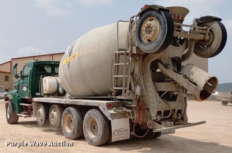 image for item DN6452 2003 Sterling LT9500  ready mix truck