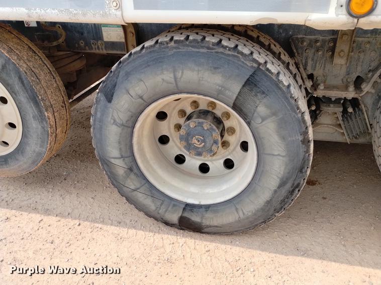 image for item DN6454 2007 Sterling L9500  ready mix truck