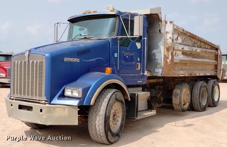 image for item DN6455 2000 Kenworth T800  dump truck
