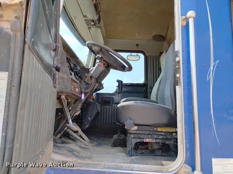 image for item DN6455 2000 Kenworth T800  dump truck