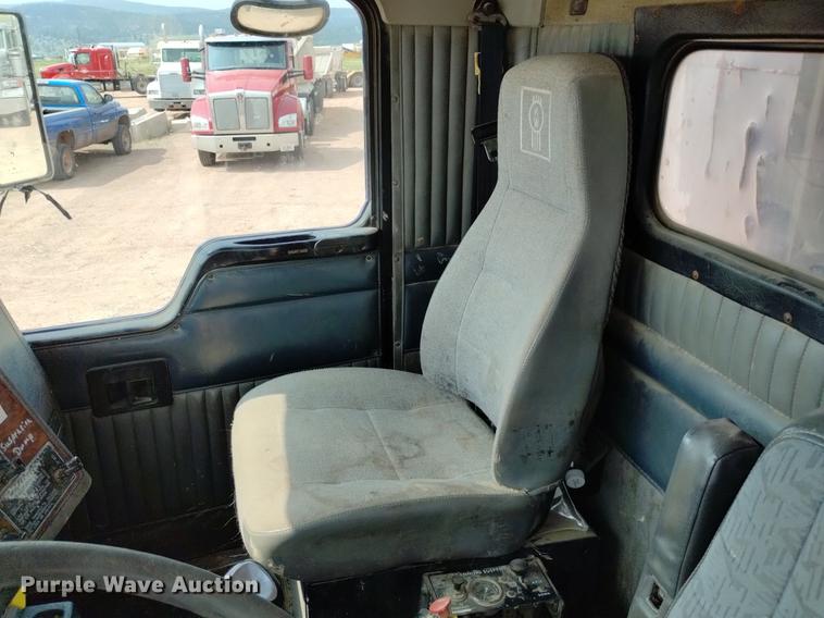 image for item DN6455 2000 Kenworth T800  dump truck