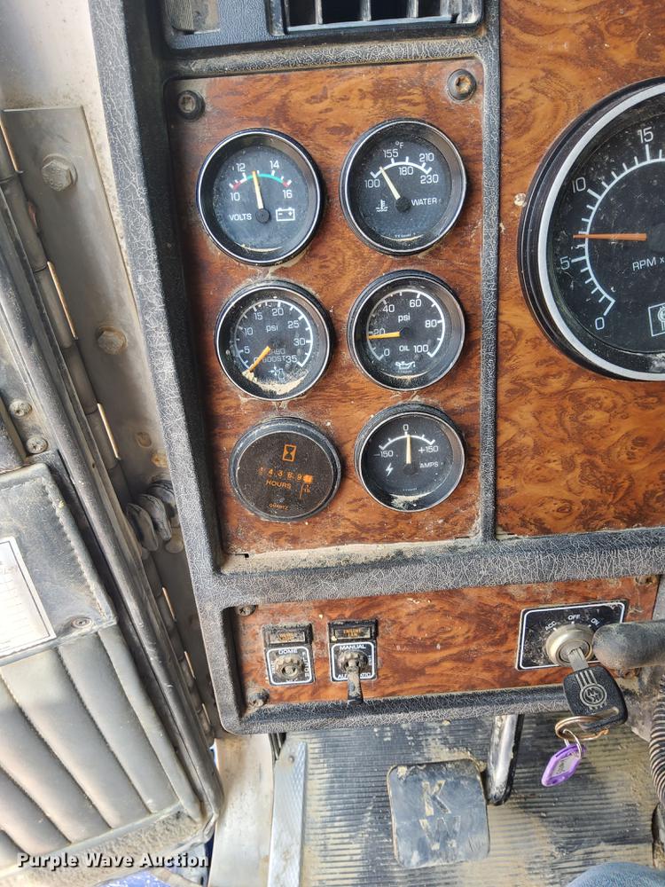 image for item DN6455 2000 Kenworth T800  dump truck