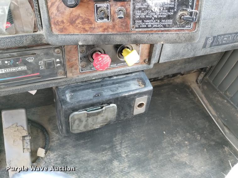 image for item DN6455 2000 Kenworth T800  dump truck