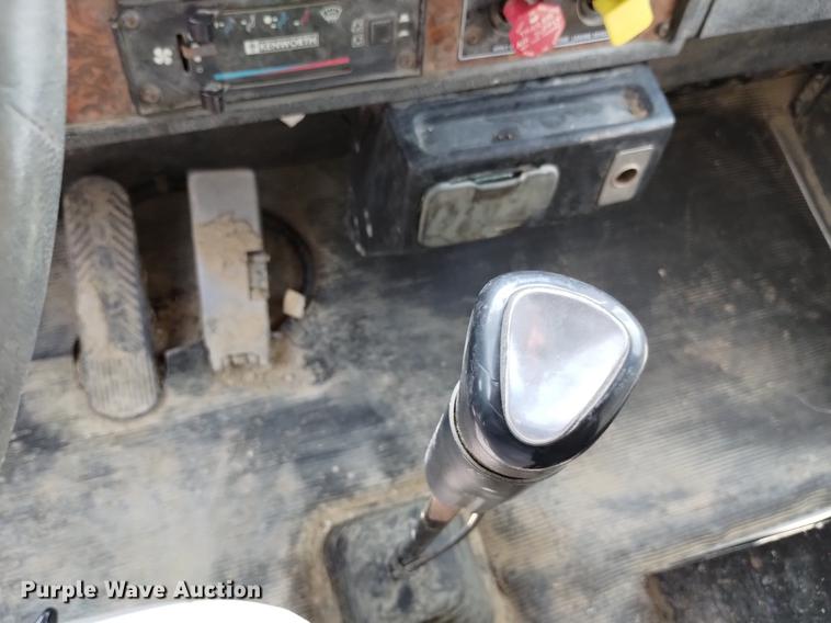 image for item DN6455 2000 Kenworth T800  dump truck