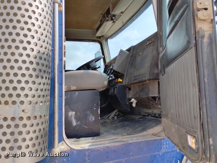 image for item DN6455 2000 Kenworth T800  dump truck