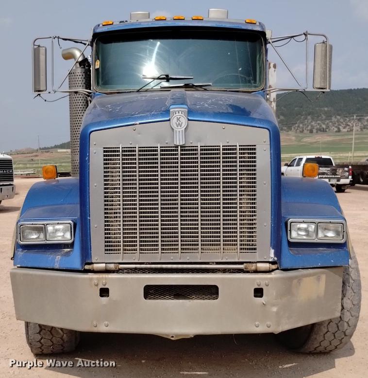 image for item DN6455 2000 Kenworth T800  dump truck