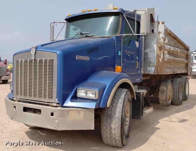 image for item DN6455 2000 Kenworth T800  dump truck