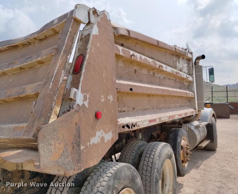 image for item DN6455 2000 Kenworth T800  dump truck