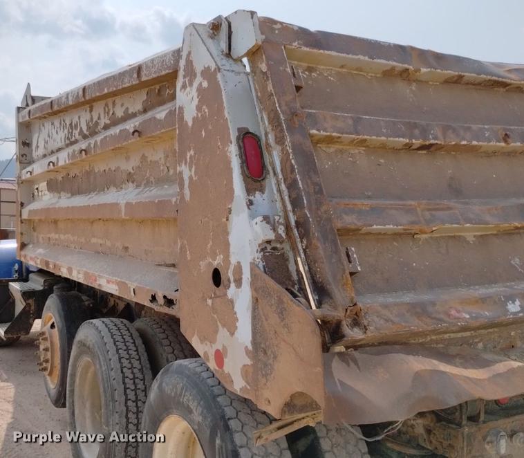 image for item DN6455 2000 Kenworth T800  dump truck