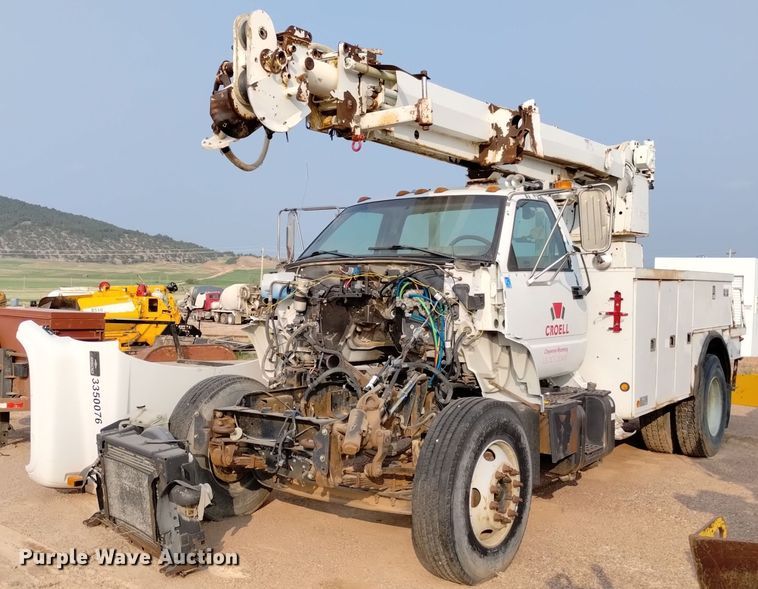 image for item DN6460 2000 Chevrolet C7500  digger derrick truck