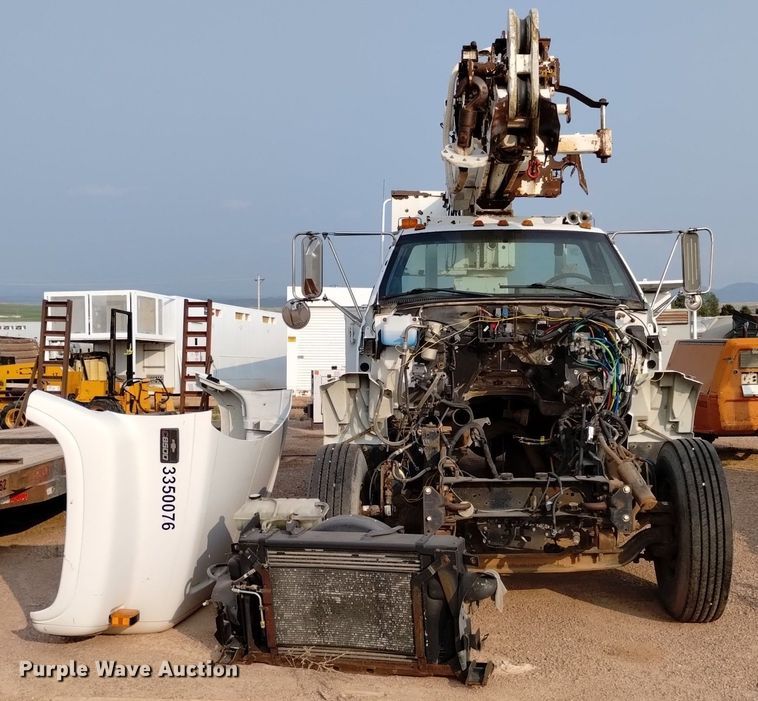 image for item DN6460 2000 Chevrolet C7500  digger derrick truck