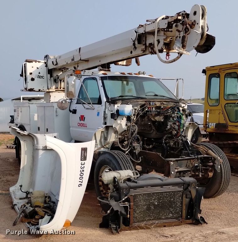 image for item DN6460 2000 Chevrolet C7500  digger derrick truck