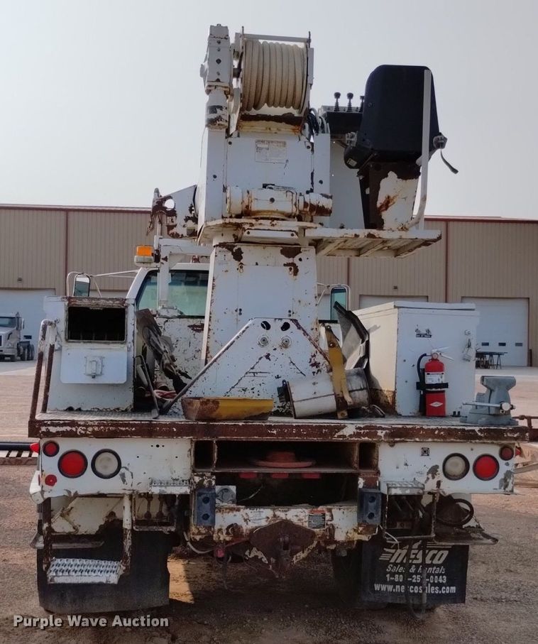 image for item DN6460 2000 Chevrolet C7500  digger derrick truck