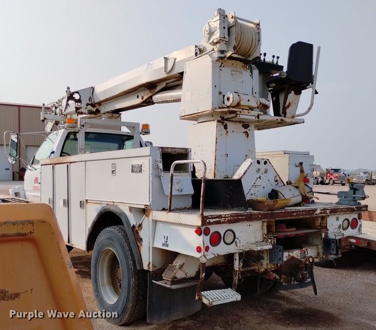 image for item DN6460 2000 Chevrolet C7500  digger derrick truck