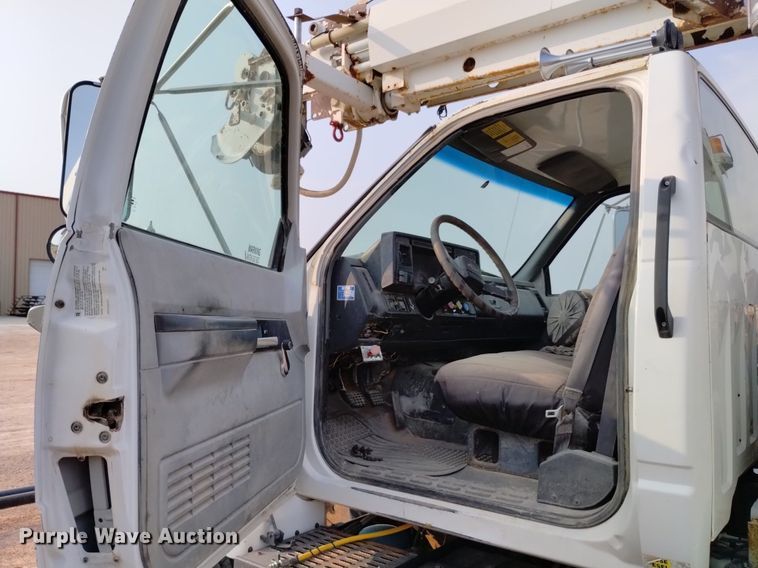 image for item DN6460 2000 Chevrolet C7500  digger derrick truck