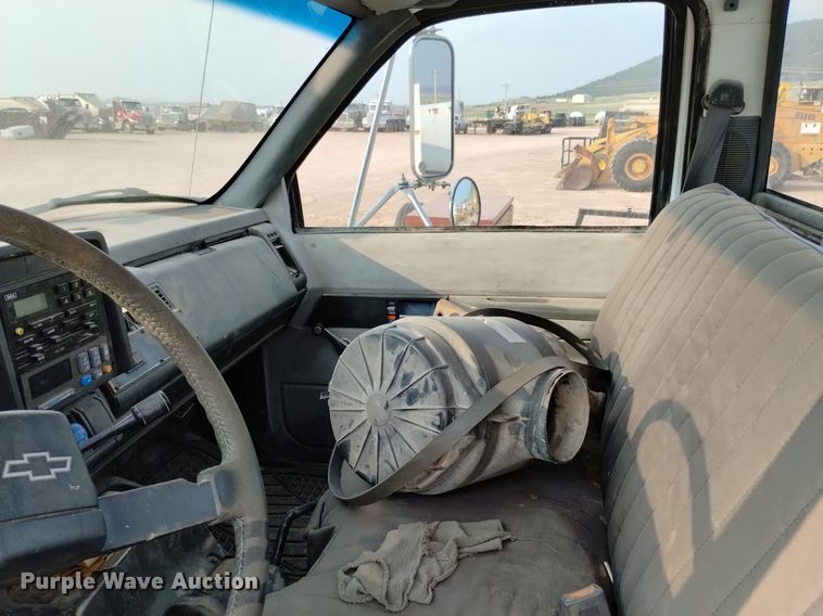 image for item DN6460 2000 Chevrolet C7500  digger derrick truck