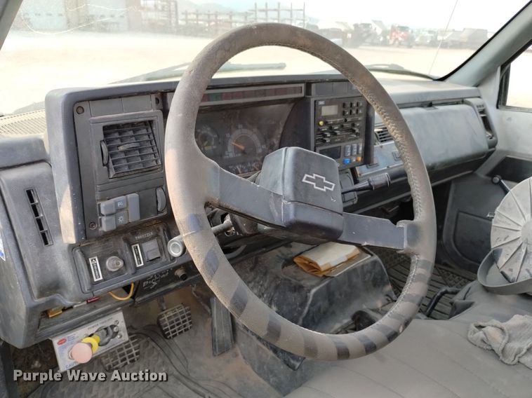 image for item DN6460 2000 Chevrolet C7500  digger derrick truck