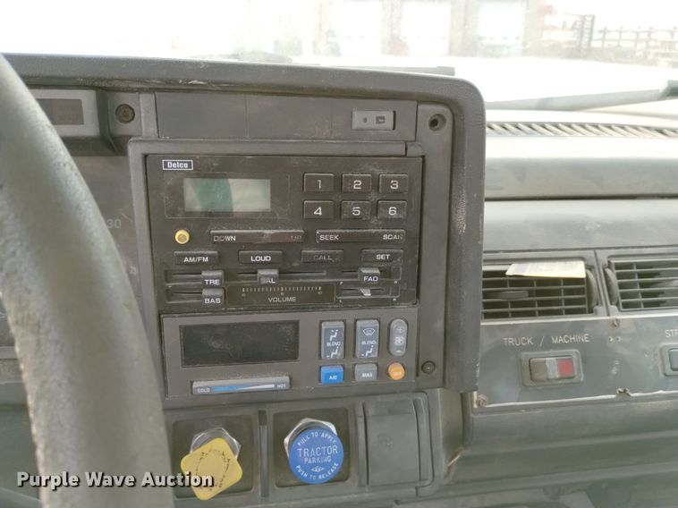 image for item DN6460 2000 Chevrolet C7500  digger derrick truck