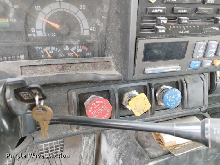 image for item DN6460 2000 Chevrolet C7500  digger derrick truck