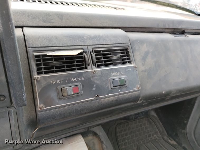 image for item DN6460 2000 Chevrolet C7500  digger derrick truck