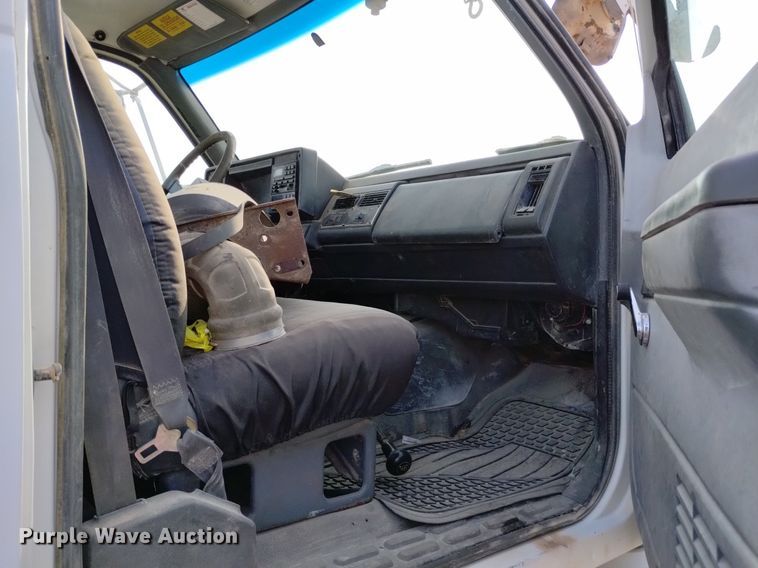 image for item DN6460 2000 Chevrolet C7500  digger derrick truck