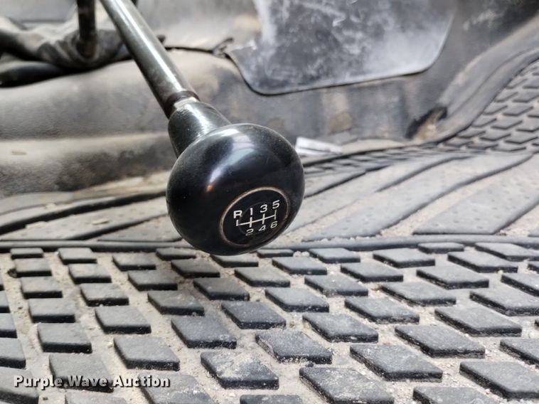 image for item DN6460 2000 Chevrolet C7500  digger derrick truck