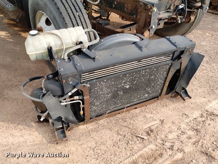 image for item DN6460 2000 Chevrolet C7500  digger derrick truck