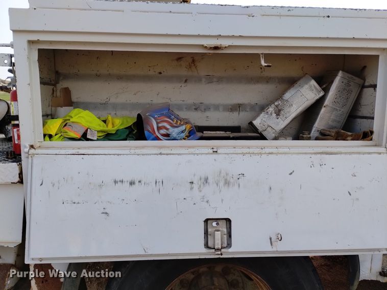 image for item DN6460 2000 Chevrolet C7500  digger derrick truck