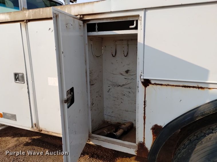 image for item DN6460 2000 Chevrolet C7500  digger derrick truck