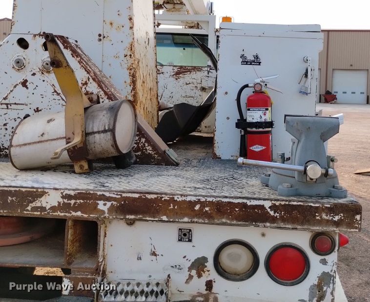 image for item DN6460 2000 Chevrolet C7500  digger derrick truck