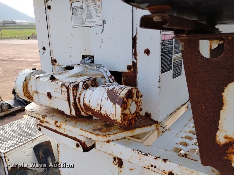 image for item DN6460 2000 Chevrolet C7500  digger derrick truck