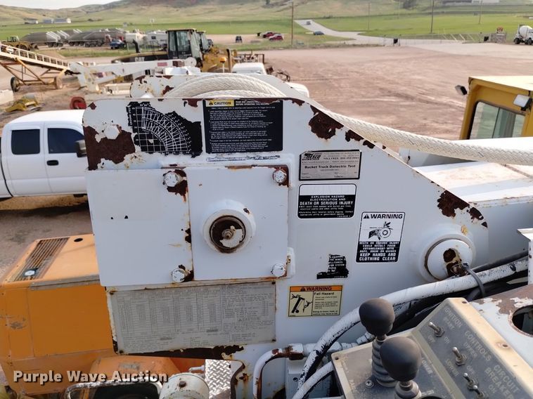 image for item DN6460 2000 Chevrolet C7500  digger derrick truck