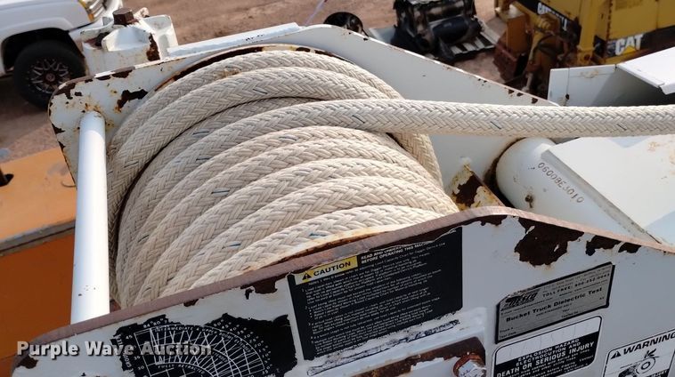 image for item DN6460 2000 Chevrolet C7500  digger derrick truck