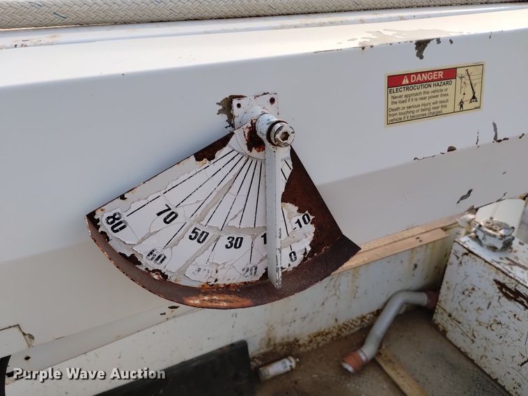 image for item DN6460 2000 Chevrolet C7500  digger derrick truck