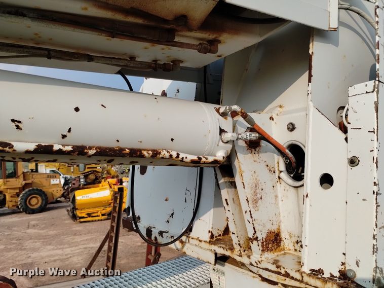 image for item DN6460 2000 Chevrolet C7500  digger derrick truck