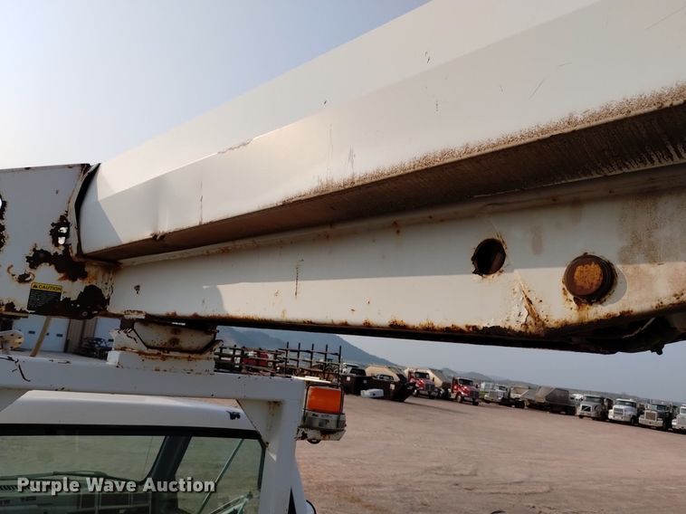 image for item DN6460 2000 Chevrolet C7500  digger derrick truck