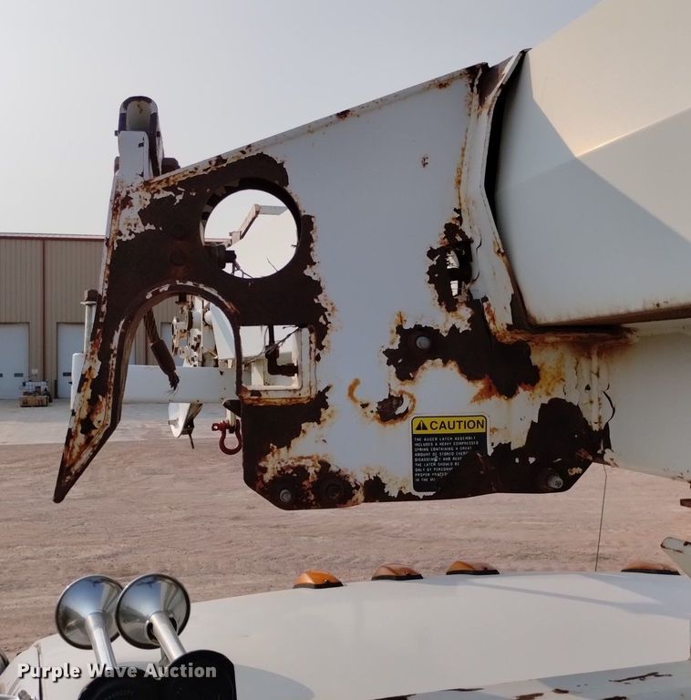 image for item DN6460 2000 Chevrolet C7500  digger derrick truck