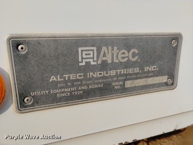 image for item DN6460 2000 Chevrolet C7500  digger derrick truck