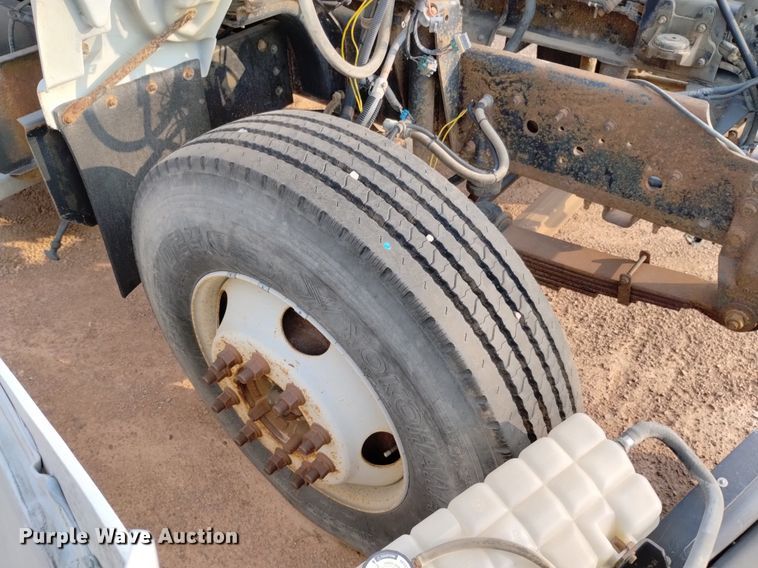 image for item DN6460 2000 Chevrolet C7500  digger derrick truck