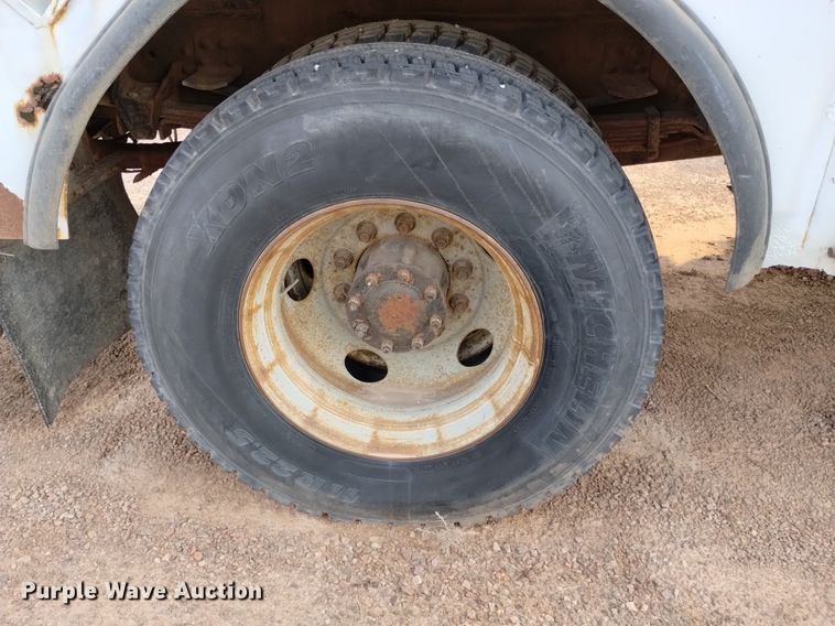 image for item DN6460 2000 Chevrolet C7500  digger derrick truck