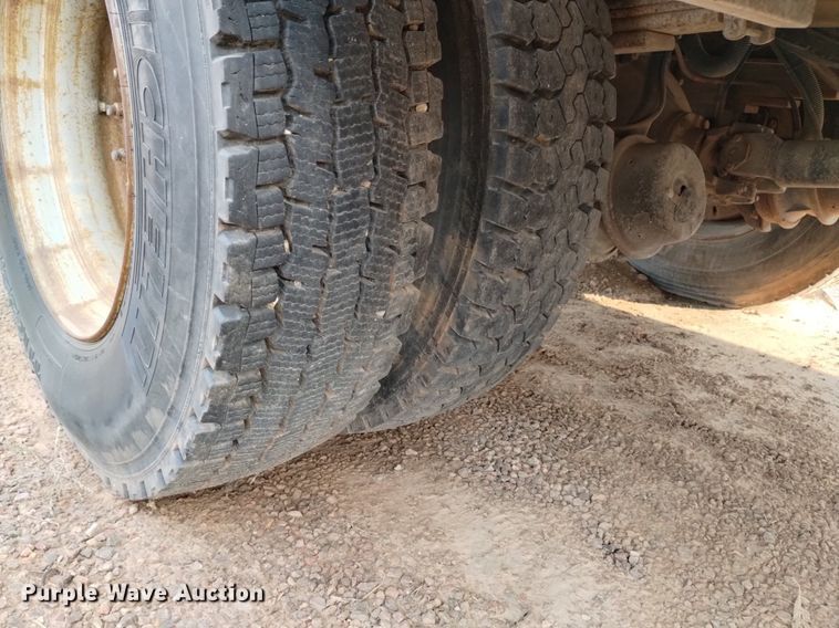 image for item DN6460 2000 Chevrolet C7500  digger derrick truck