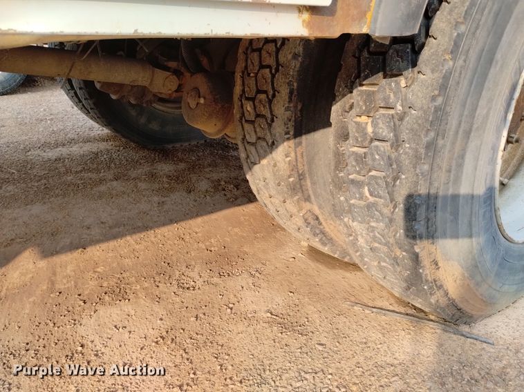 image for item DN6460 2000 Chevrolet C7500  digger derrick truck