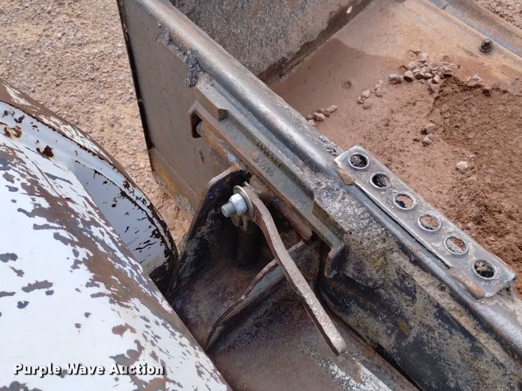 image for item DN6464 1994 Bobcat 853  skid steer loader